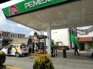 Llenar el tanque cuesta más en la capital: CDMX rebasa la media nacional en gasolina